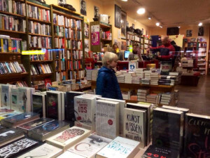https://www.yelp.com/biz/agnes-buchhandlung-k%C3%B6ln