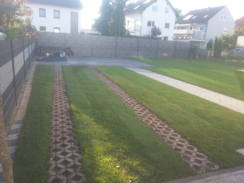 Fahrspur bis in den garten
