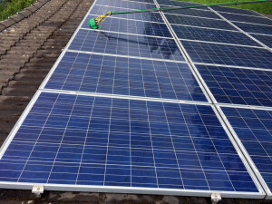 Solaranlage reinigen mit Osmose