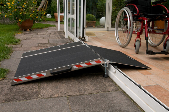 Für Rollstuhlfahrer, die perfekte Lösung zwischen Balkon und Terrasse. Typ BTR