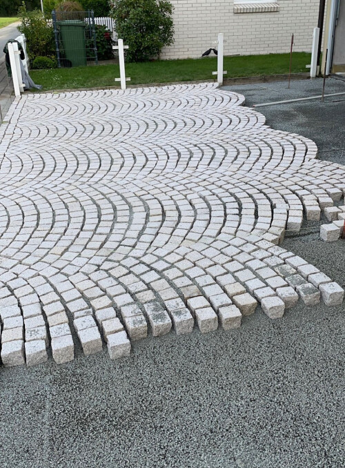 Granit als Segmentbögen verlegen