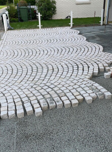 Granit als Segmentbögen verlegen