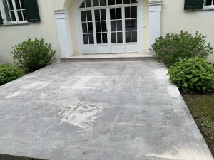 Terrasse vor der Reinigung ohne Hochdruck