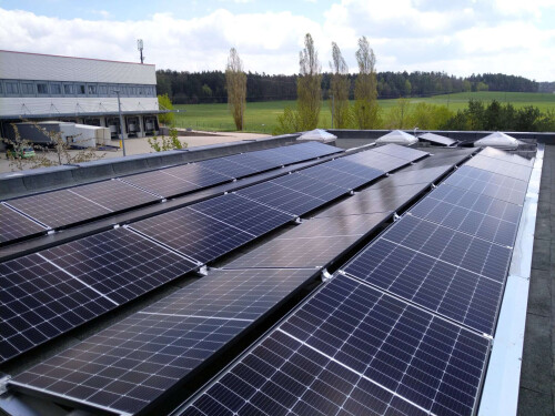 PV-Kraftwerk Dachinstallation für Unternehmen