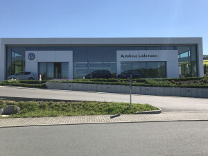 Autohaus aussen