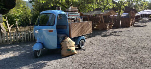 Kaffeemobil-Piaggio-APE-Blau-outdoor.jpg