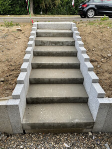 Garten Treppe Gundelfingen.jpeg