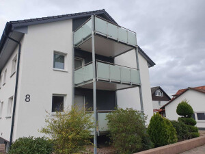 Stapelbalkon über 3 Etagen mit Geländer GE1 Glasfüllung