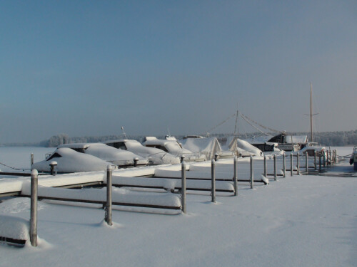 Boote in der Eisfreianlage
