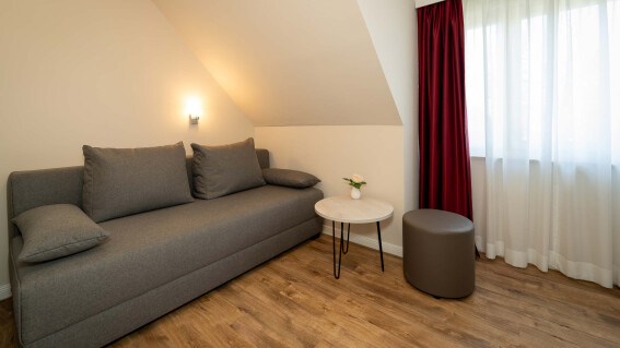 Apartment 12 Wohnbereich mit Schlafcouch - Boutique Hotel Rosengarten Hamburg