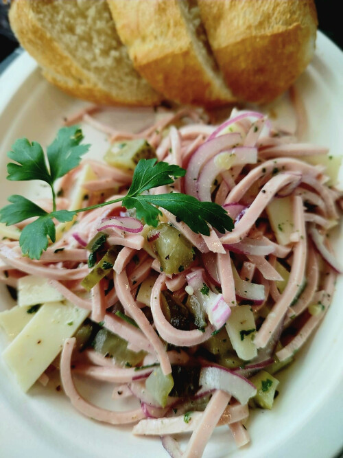 Hausgemachter Wurstsalat