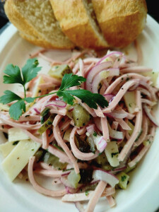 Hausgemachter Wurstsalat