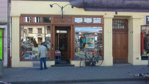 https://www.yelp.com/biz/buchhandlung-am-chlodwigplatz-k%C3%B6ln