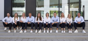 Burgmeyer Immobilien_Teambild_sitzend.jpg