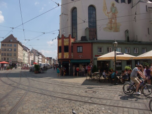 https://www.yelp.com/biz/cafe-goldener-erker-augsburg