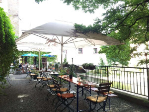 https://www.yelp.com/biz/barf%C3%BC%C3%9Fer-caf%C3%A9-augsburg