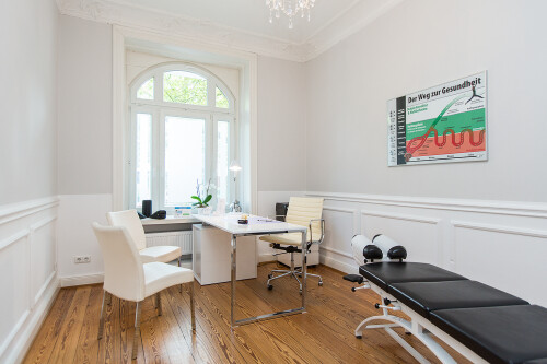 chiropraxis-dohrmann-hamburg-chiropraktiker-anamneseraum.jpg