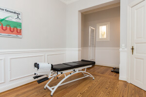 chiropraxis-dohrmann-hamburg-chiropraktiker-untersuchungsraum.jpg