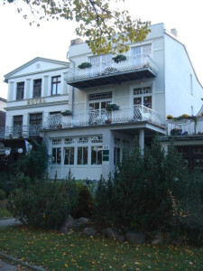 https://www.yelp.com/biz/immobilienmaklerin-christel-g%C3%BCtschow-rostock