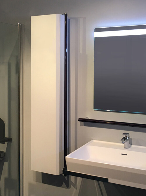 Schrank HUGO F47APS08WD mit Griff F18UWS02P5.jpg