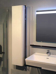 Schrank HUGO F47APS08WD mit Griff F18UWS02P5.jpg