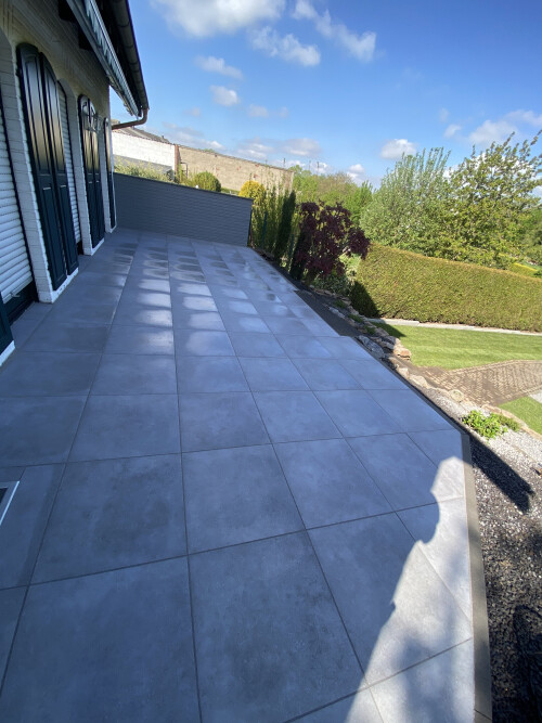 Neubau Trockenmauer/Hang und Terrasenfläche