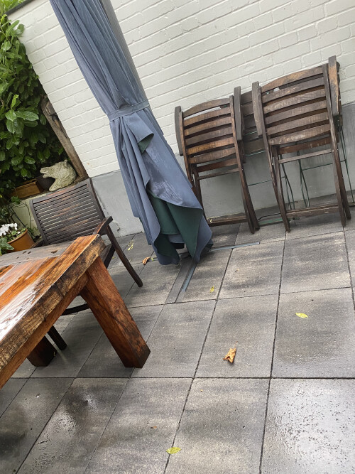 neuer Innenhofbelag und kleine Stufenanlage