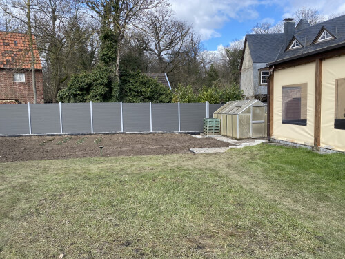 WPC(KLemmpfosten) Zaunsystem mit Einfassung Kantstein