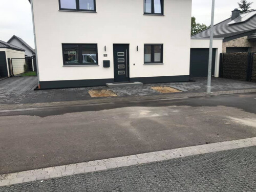 Stellfläche/Hauszuwegung