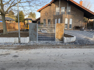 Umgestaltung Vorplatz und Parkflächen