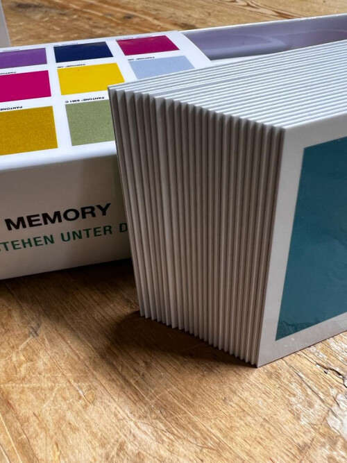 Stapel vor Schachtel.jpg