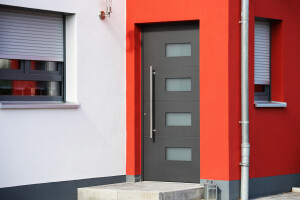 Haustüren aus Aluminium und PVC