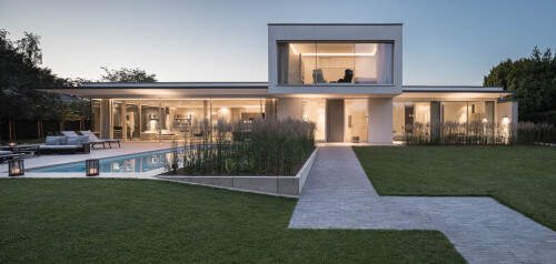 Moderne Poolvilla.jpg