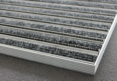 Die Obermaterialien der Aluprofilmatten sind frei kombinierbar