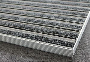 Die Obermaterialien der Aluprofilmatten sind frei kombinierbar