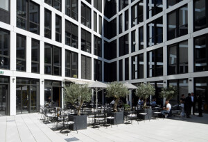 europe plaza Restaurant im Innenhof