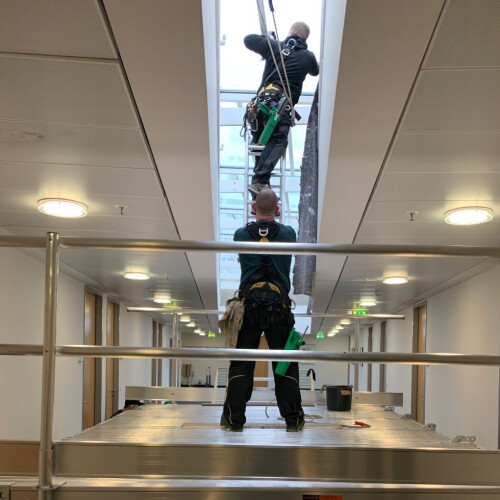 Fensterreinigung in Bürohau