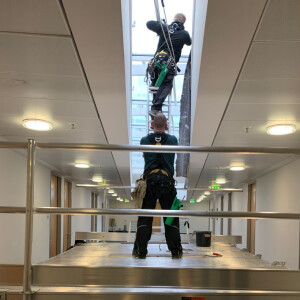 Fensterreinigung in Bürohau