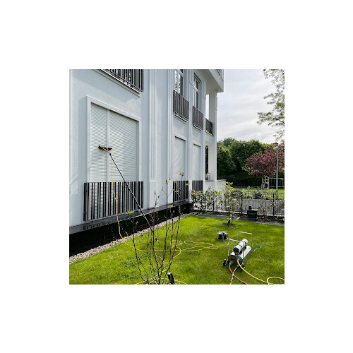 Rolladenreinigung mit Reinwasser und Teleskopstangen