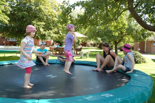 Urlaubsspaß im Bauernhofgarten