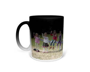 Zaubertasse mit Foto bedrucken Zaubertasse bedrucken. Gestalte Deine Ideen mit eigenen Fotos, Logos und den Namen Deiner Freunde. Der Aufdruck wird erst sichtbar, wenn ein heißes Getränk eingefüllt wird. So oft Du willst!