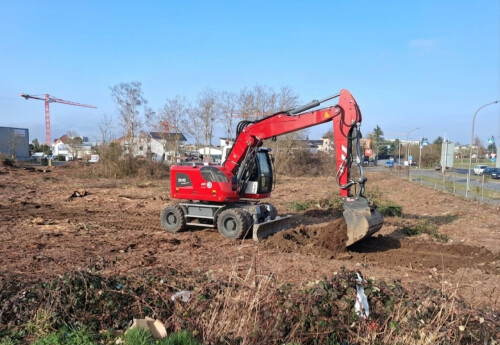 Baufeldräumung Dietzenbach Mobilbagger 18t.png