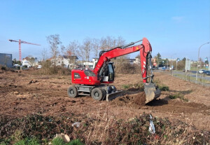 Baufeldräumung Dietzenbach Mobilbagger 18t.png