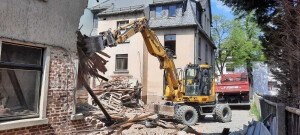 Abbruch Nebengebäude Mobilbagger 13t Auerbach.jpg