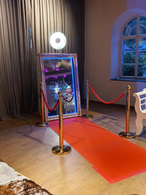 Der Magic Mirror in der Künkele Mühle Bad Urach mit VIP-Set und entsprechender Animation.