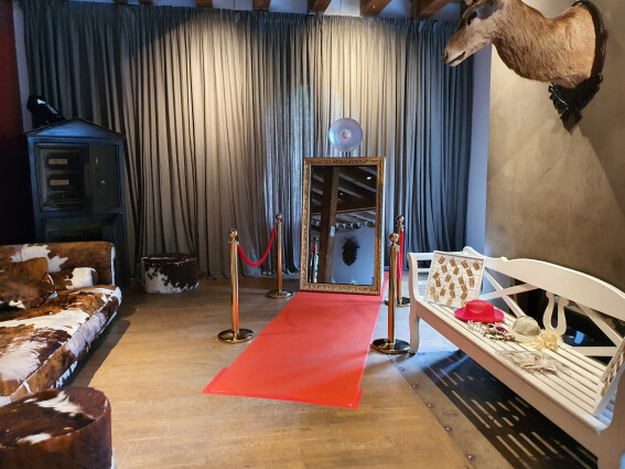 Der Magic Mirror in der Künkele Mühle Bad Urach mit VIP-Set und entsprechender Animation. Er passt ideal in die Location.