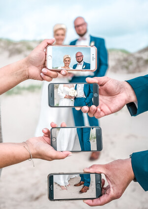 Handybild vom Hochzeitspaar