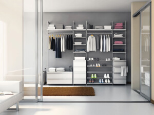Begehbarer Kleiderschrank ACAPULCO mit und ohne LED Beleuchtung bietet viel Platz auf kleinem Raum.