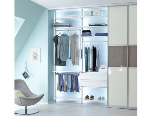 Kleiderschrank AZZURRO: flexibel und variabel in Funktion und Gestaltung, praktisch mit klarer Designsprache.