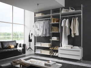 Das elegante Schranksystem SYLT bietet offenen Stauraum für jeden Wohnbereich. Egal ob Sie das Regalsystem als Wohnwand oder als begehbarer Kleiderschrank nutzen.